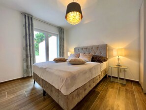 2 bedrooms, in-room safe, iron/ironing board, free WiFi - Villa Olivija - Dream beachfront apartment for 4 people! (Stara Novalja)