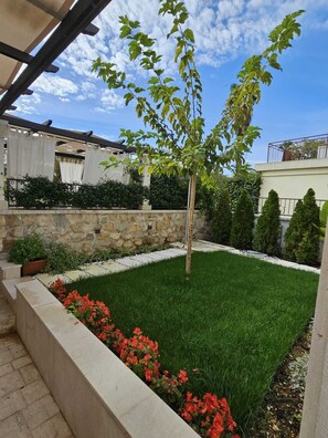 Property grounds - Casa di Pietra Stone House (Kaštel Lukšić)