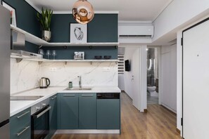 Kühlschrank, Ofen, Herdplatte, Geschirrspüler