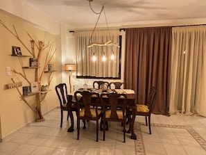 Dining - Stravos Platanos
Διαμέρισμα στην παραδοσιακή γειτονιά του Στραβού Πλάτανου (Naousa)