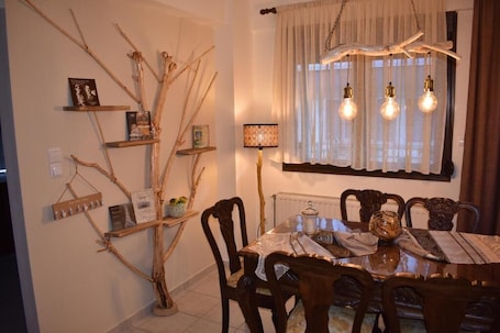 Dining. Stravos Platanos
Διαμέρισμα στην παραδοσιακή γειτονιά του Στραβού Πλάτανου