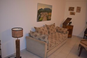 TV - Stravos Platanos
Διαμέρισμα στην παραδοσιακή γειτονιά του Στραβού Πλάτανου (Naousa)