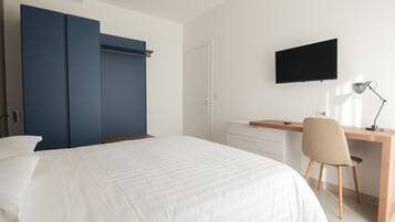 2 bedrooms, desk, iron/ironing board, free WiFi