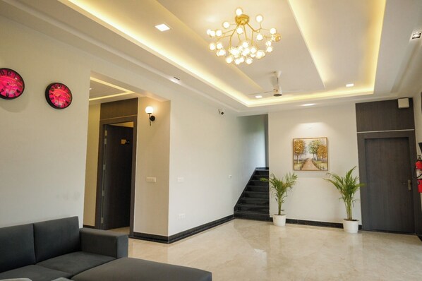 Interior - The carnation mound (Rishikesh)