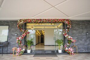 Interior entrance - The carnation mound (Rishikesh)