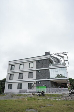 Exterior - The carnation mound (Rishikesh)