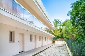 Exterior - Apartment “Parc Vespins Studio Pi27” with Shared Pool, Wi-Fi and Air Conditioning (Cagnes-sur-Mer)