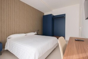 Internet, bed sheets - Cozy and Modern Atmosphere: Deluxe Apartment near the Palace (Marcianise)