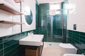 Shower, hair dryer, bidet, towels - Cozy and Modern Atmosphere: Deluxe Apartment near the Palace (Marcianise)