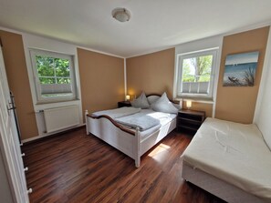1 bedroom, WiFi, wheelchair access - App "Seebrücke Sellin" directly at the Jasmund National Park & Königsstuhl (Lohme)