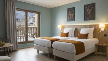 Kahden hengen superior-huone (kaksi sänkyä), parveke | Tallelokero huoneessa, ilmainen Wi-Fi