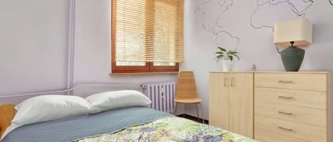 Iron/ironing board, travel cot, WiFi, bed sheets