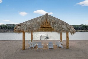 På stranden