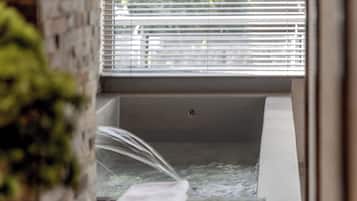 Superior Double Room, Patio | Deep soaking bathtub