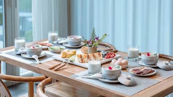 Free daily cooked-to-order breakfast