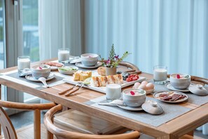 Free daily cooked-to-order breakfast - Dali Shanshuijian No.5 Courtyard Villa Garden Resort Hotel (Dali)