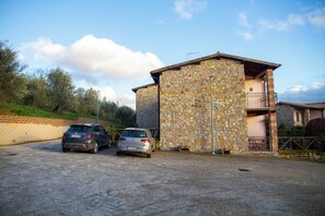 Appartement, balcon, vue ville | Enceinte de l’hébergement