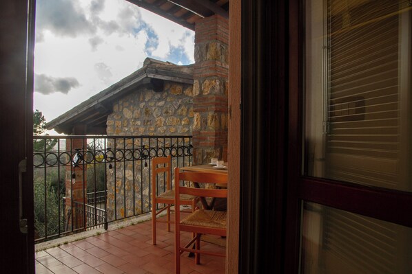 Apartment, Balcony, City View | Outdoor dining - Casa Lino Saturnia (Manciano)