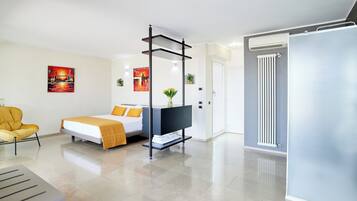 Leilighet, spabadekar, utsikt mot innsjø | Lydisolert, strykejern/-brett og wi-fi (inkludert)