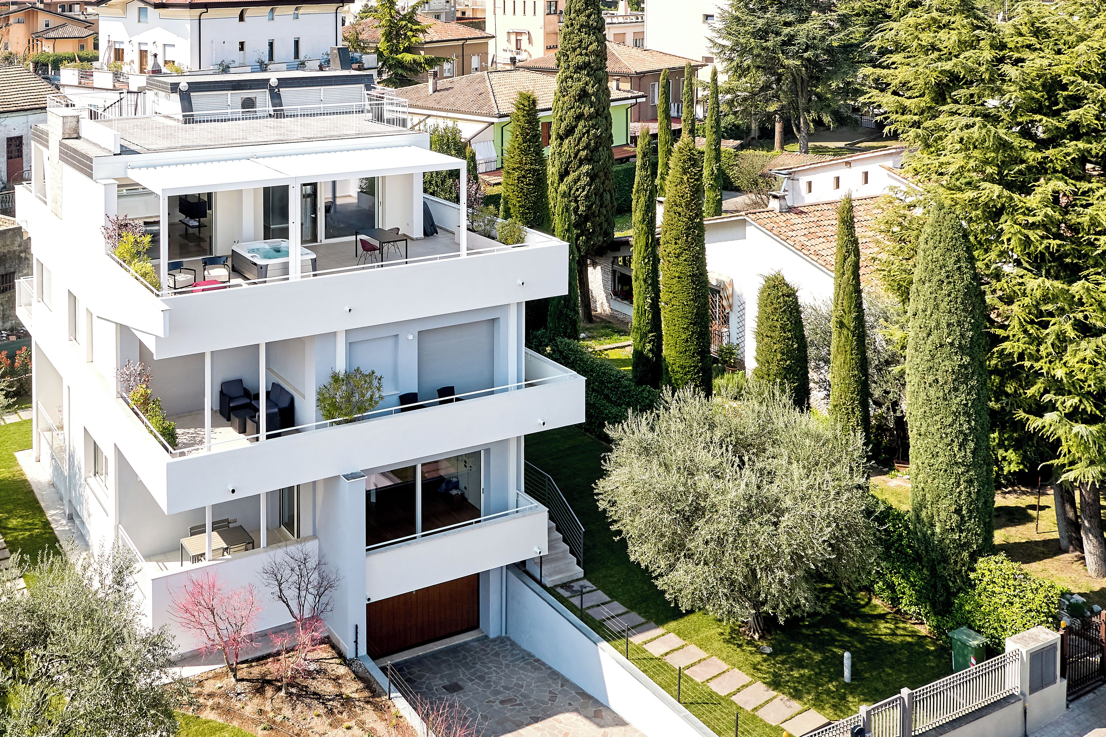 المنشأة من الخارج