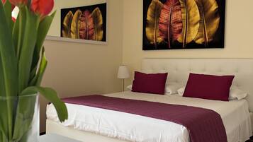 Schallisolierte Zimmer, BĂŒgeleisen/BĂŒgelbrett, kostenloses WLAN