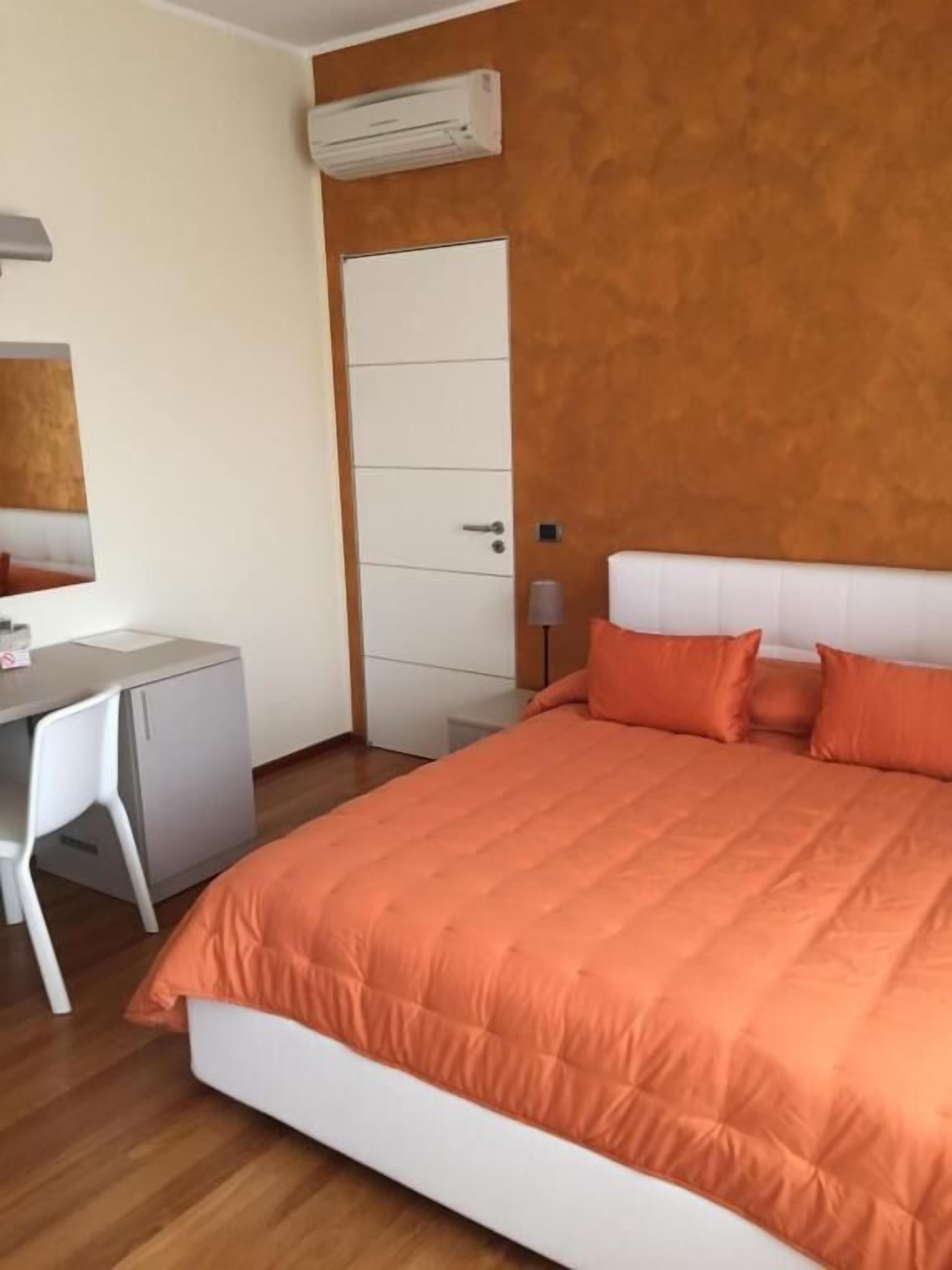 تجهيزات عازلة للصوت ومكواة/لوح كي وواي فاي مجانًا