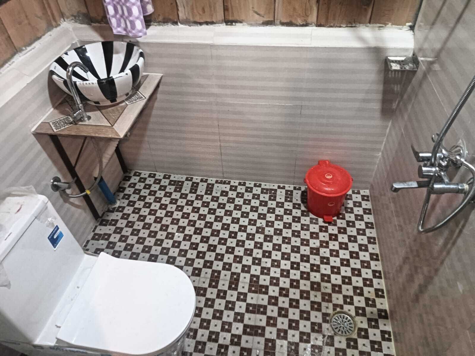 Cottage | Bathroom | Shower, soap, shampoo