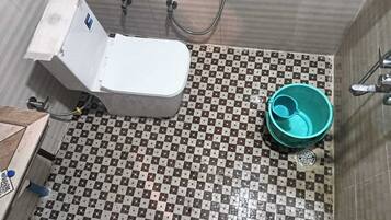 Familien-Ferienhaus | Badezimmer | Dusche, Seife, Shampoo