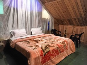 Cottage | Rollaway beds, free WiFi, bed sheets - Rasmika Home Stay Seri Shansher (Sainj)