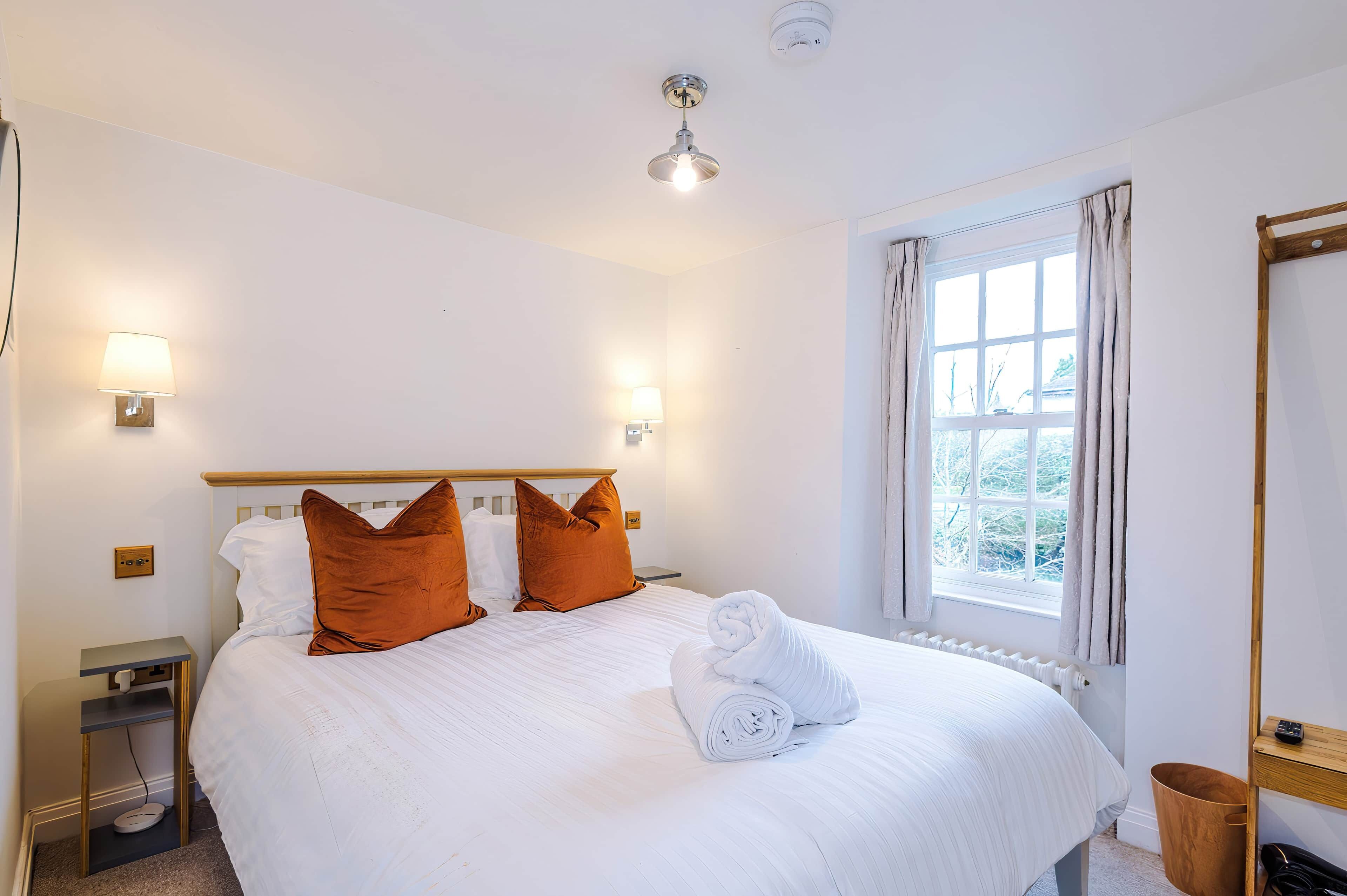 Iron/ironing board, free WiFi, bed sheets