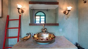Marrakech | Bathroom | Free toiletries, hair dryer, bidet, towels - Riad Dama & SPA (Marrakech)