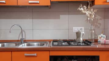 Studio, City View | Private kitchen