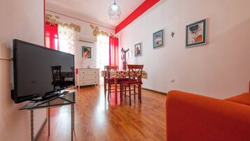 Studio, City View | Living area