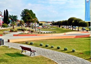 Property grounds - Terrace Flat 300 mt From Beach (Umag)