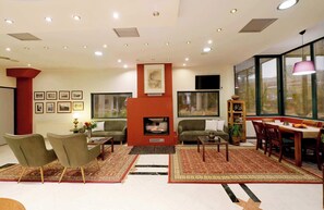 Dining - Agriani Hotel - Cozy Poolside Quad Room (Xanthi)