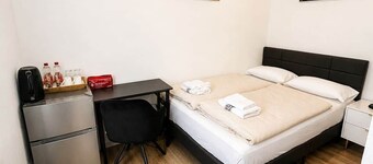 Double room with bed, desk and refrigerator. room :11
