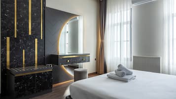 Blackout curtains, soundproofing, iron/ironing board, free WiFi