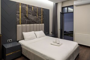 Phòng Suite Deluxe, sân hiên, quang cảnh vườn | Màn/rèm cản sáng, phòng cách âm, bàn ủi/dụng cụ ủi quần áo 