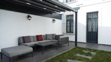 Svit Deluxe - uteplats - utsikt mot trädgården | Terrass/Patio