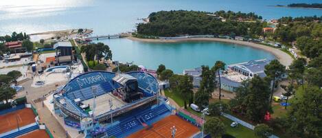 Apartment, 2 Bedrooms, Patio, Garden View | Sports court