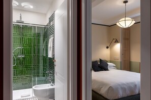 Shower, hair dryer, bidet, towels - CS Trastevere Glorioso Signature Apt. (Rome)
