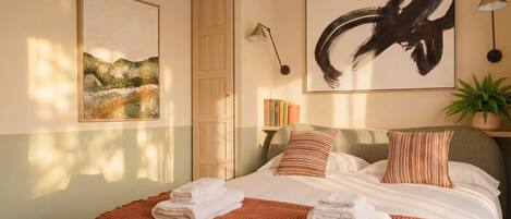 2 chambres, chambres insonorisées, fer et planche à repasser
