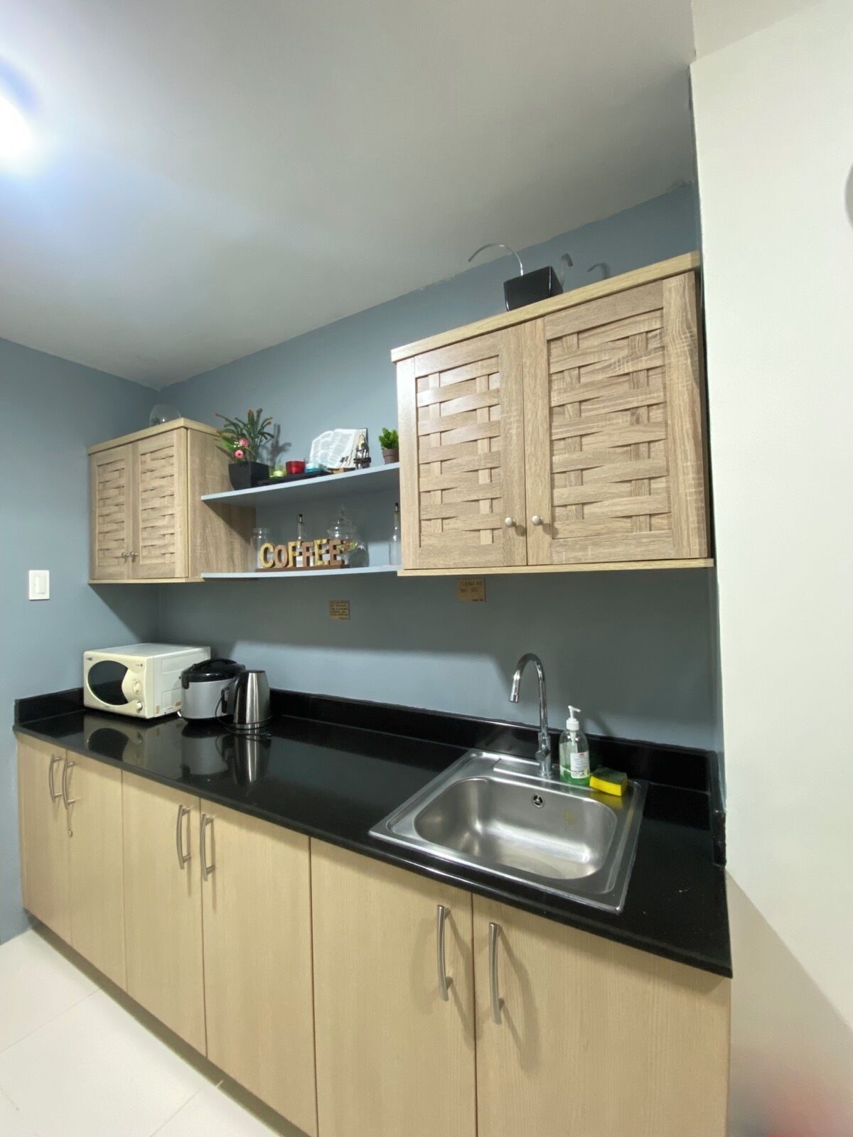 Refrigerador, microondas, placa de cocina, lavavajillas