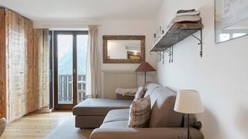 TV, tavolo da ping pong