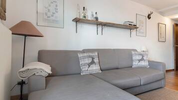 TV, tavolo da ping pong