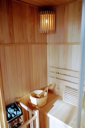 Sauna - Guest Room “Toucan” with Private Terrace, Wi-Fi, and Air Conditioning (Gras)