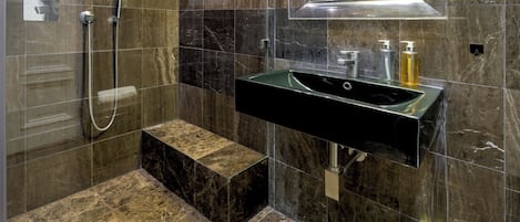Premium Studio Suite | Bathroom
