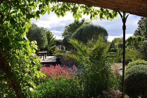 Gîte « La Petite Maison de Noémie » avec terrasse privée, Wi-Fi et climatisation