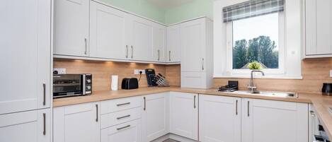 Fridge, microwave, oven, coffee/tea maker