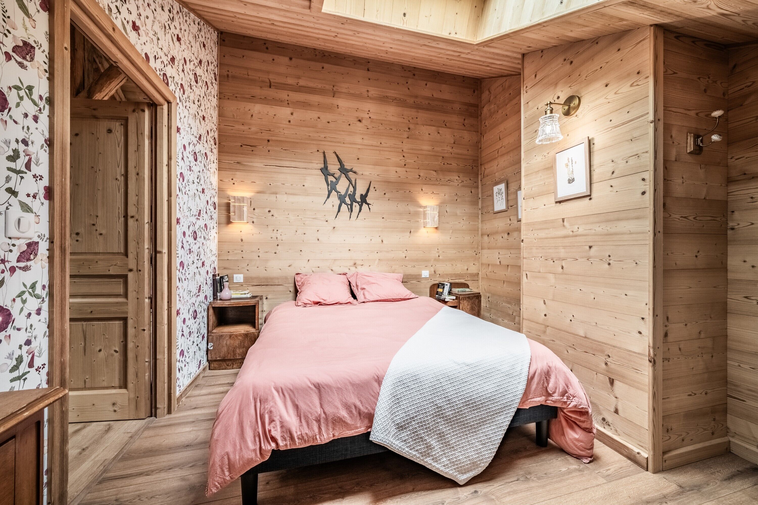 Strykjärn/strykbräda och sängkläder